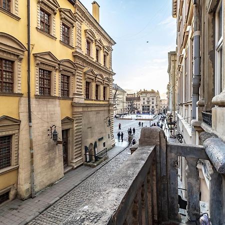 Apartment On Stavropihiiska Street 2 リヴィウ エクステリア 写真