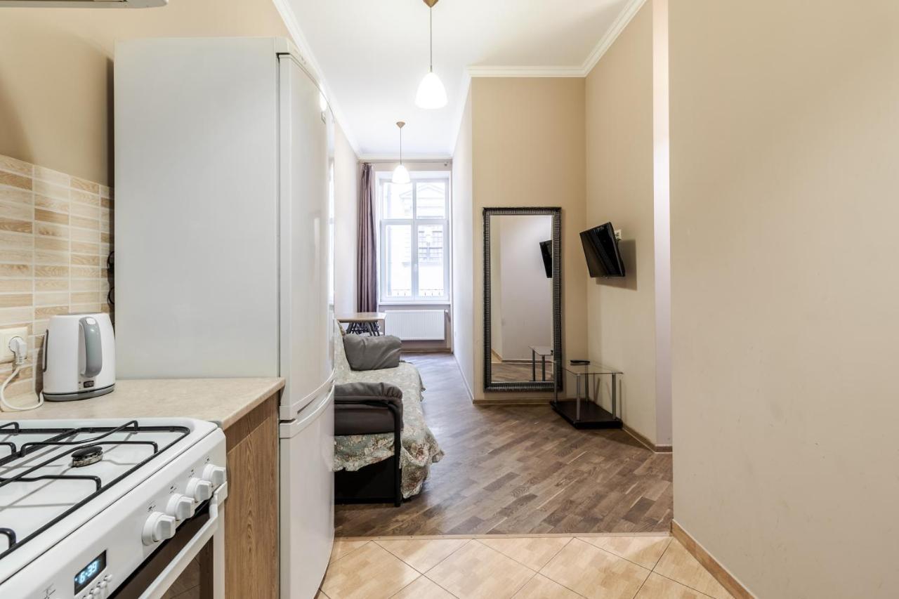 Apartment On Stavropihiiska Street 2 リヴィウ エクステリア 写真