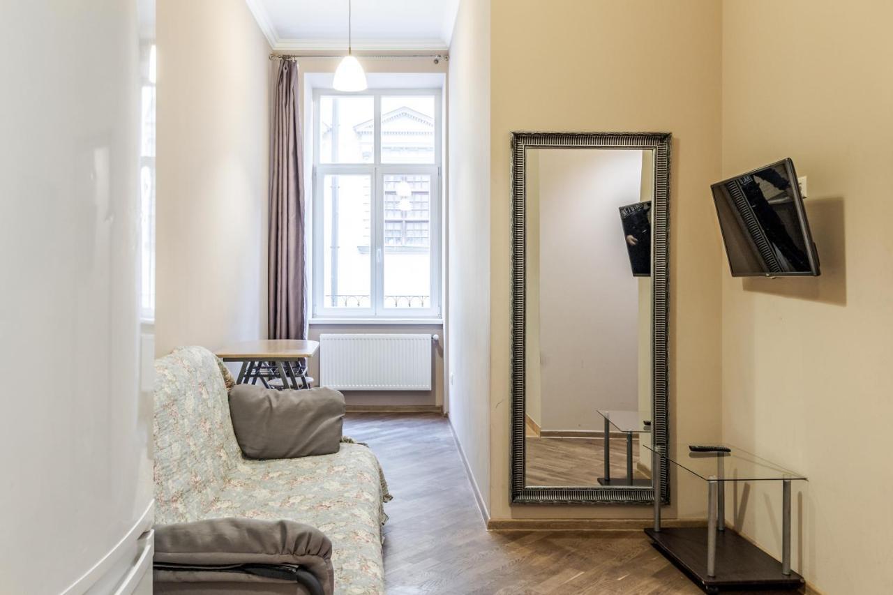 Apartment On Stavropihiiska Street 2 リヴィウ エクステリア 写真