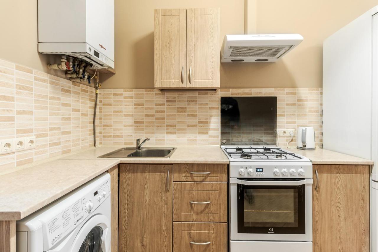 Apartment On Stavropihiiska Street 2 リヴィウ エクステリア 写真