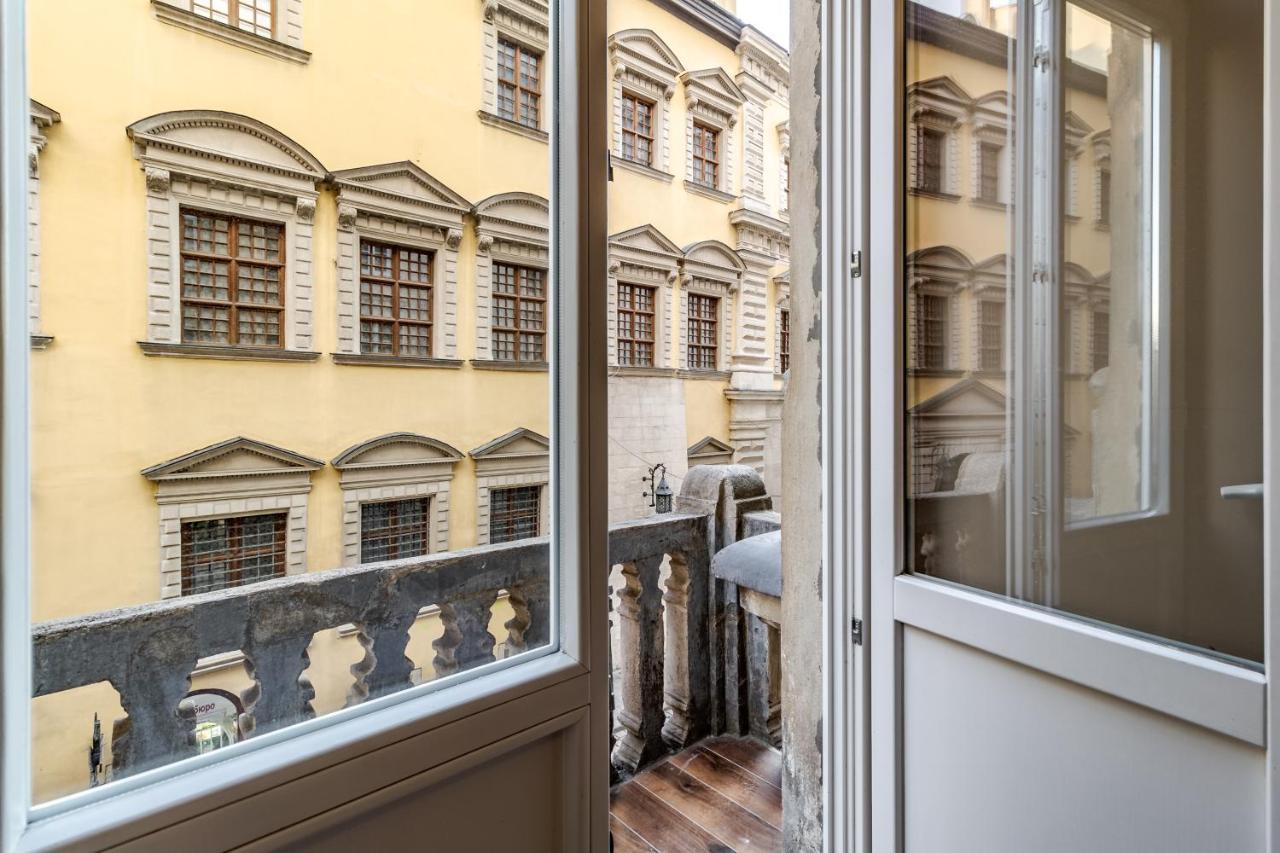 Apartment On Stavropihiiska Street 2 リヴィウ エクステリア 写真