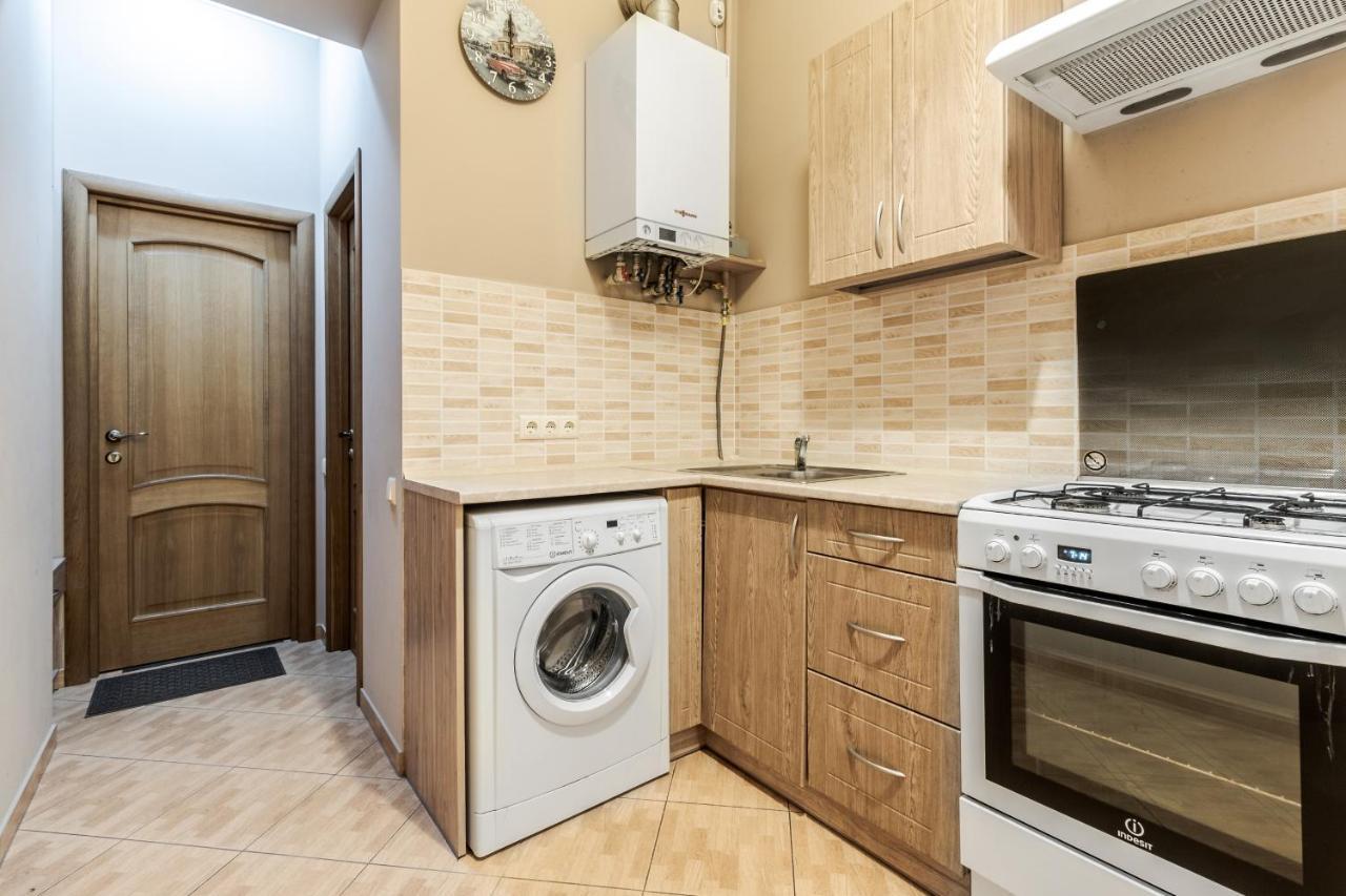 Apartment On Stavropihiiska Street 2 リヴィウ エクステリア 写真