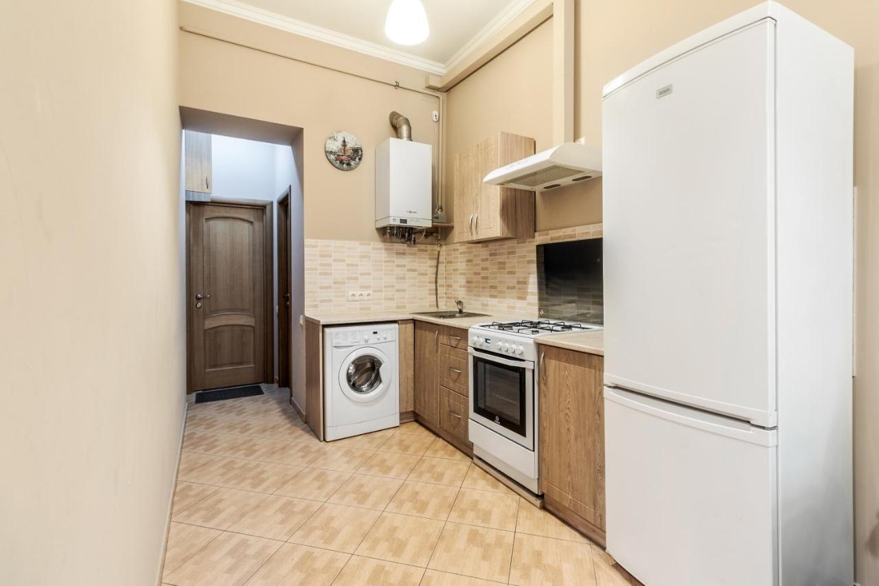 Apartment On Stavropihiiska Street 2 リヴィウ エクステリア 写真
